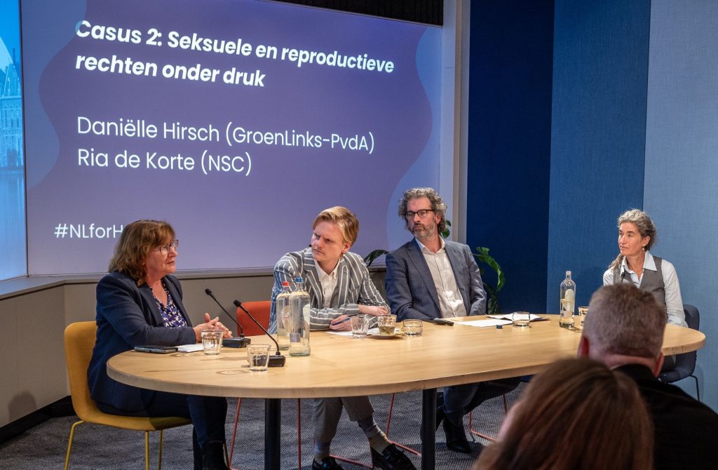 Van links naar rechts: Ria de Korte (NSC), Mickey Andeweg (Hivos), Roman Baatenburg de Jong (Plan International) en Danielle Hirsch (GroenLinks/PvdA).