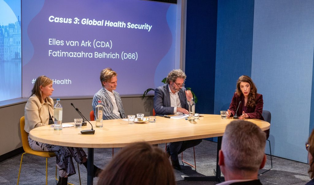 Van links naar rechts: Elles van Ark (CDA), Mickey Andeweg (Hivos), Roman Baatenburg de Jong (Plan International) en Fatimazhra Belhirch (D66).